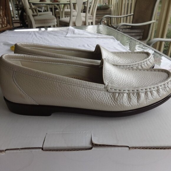 SAS Simplify women's loafers, size 10 Slim, Pearlized beige, quality made VGC - Picture 1 of 12